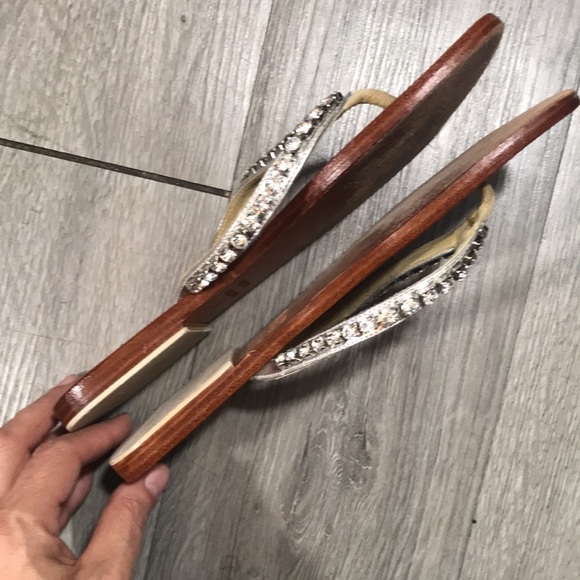 Mystique Silver Rhinestone Thong Style Leather Sandals size 8 - Picture 4 of 9